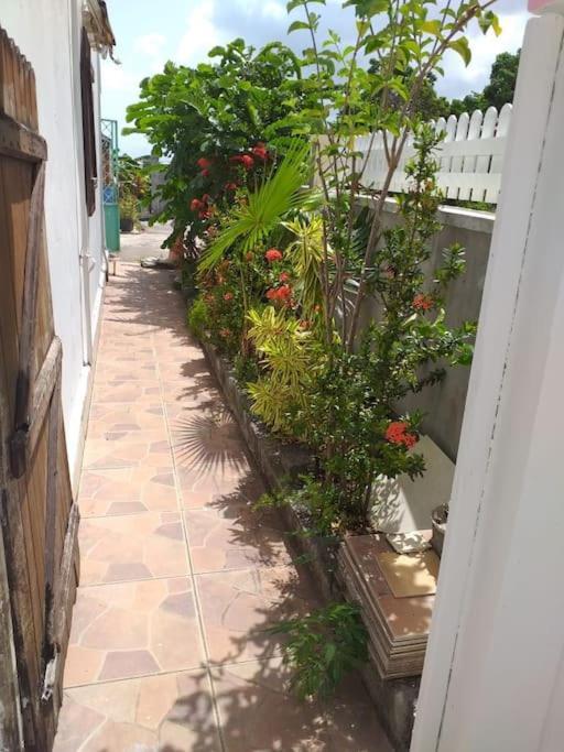 Maison Creole Chaleureuse Avec Stationnement Le Gosier  Exterior foto