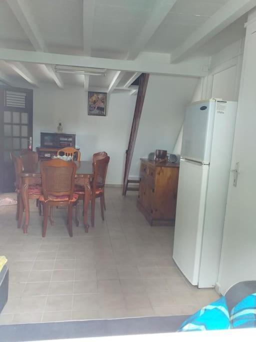Maison Creole Chaleureuse Avec Stationnement Le Gosier  Exterior foto